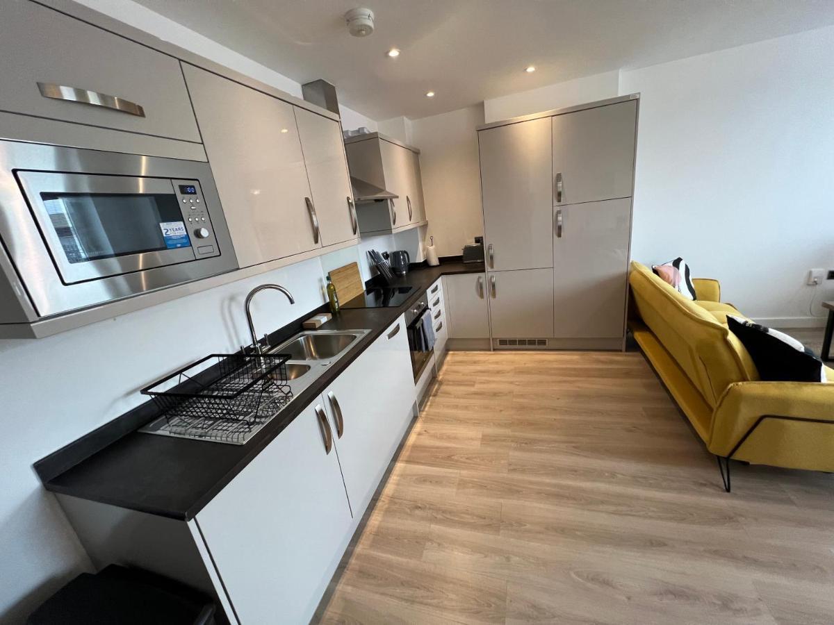 Modern 2 Bedroom Apt Sleeps 6 - Near Gloucester Eksteriør bilde