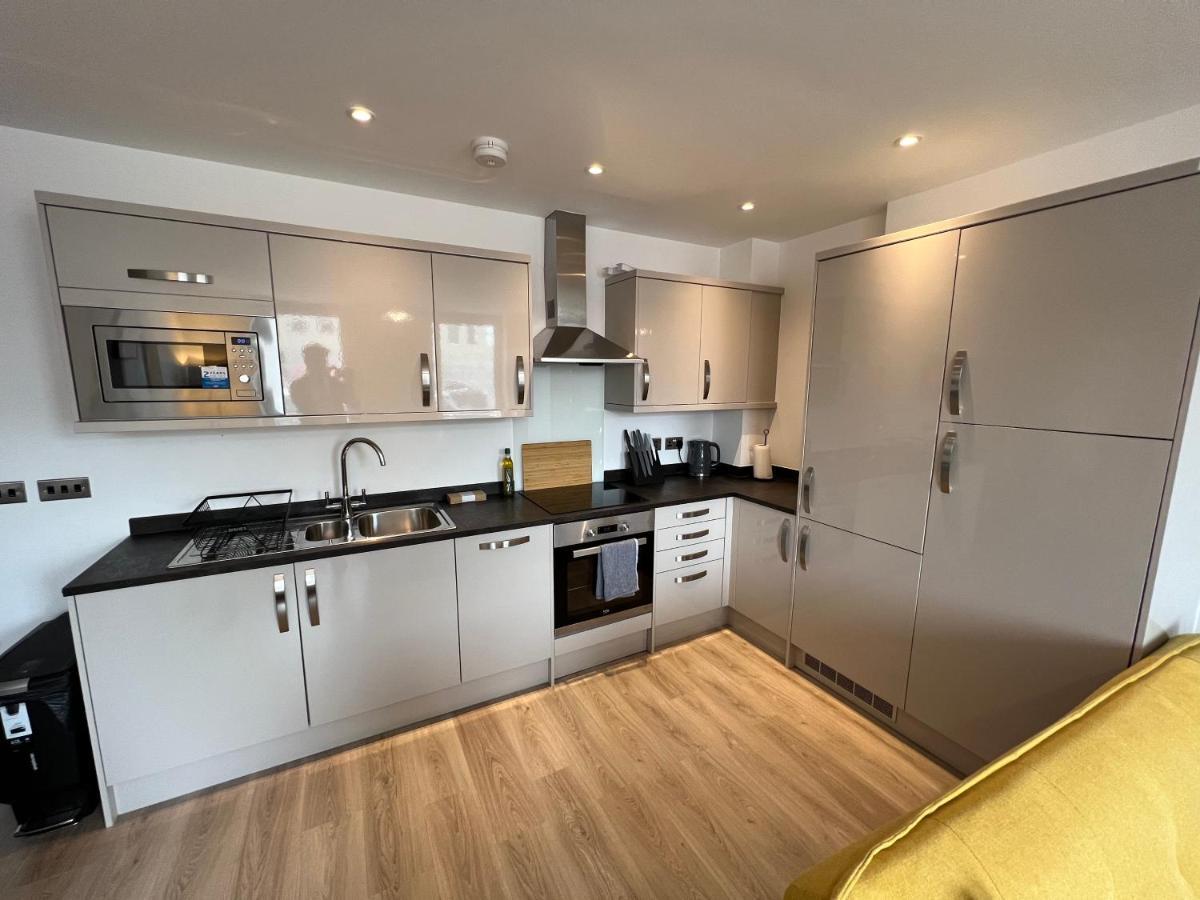 Modern 2 Bedroom Apt Sleeps 6 - Near Gloucester Eksteriør bilde