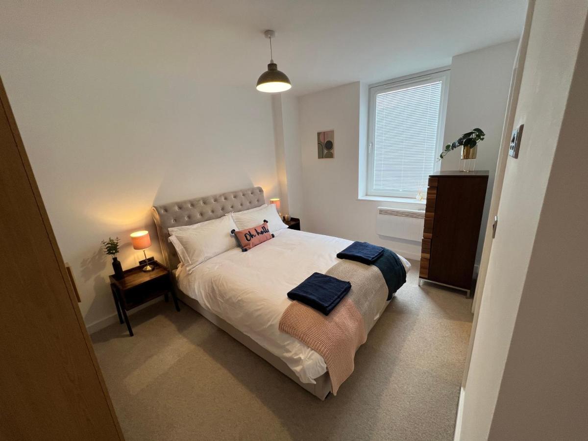 Modern 2 Bedroom Apt Sleeps 6 - Near Gloucester Eksteriør bilde