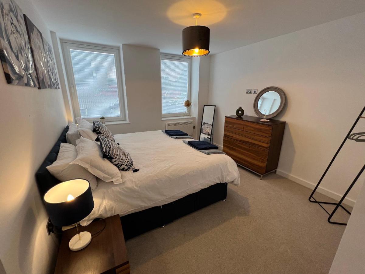 Modern 2 Bedroom Apt Sleeps 6 - Near Gloucester Eksteriør bilde