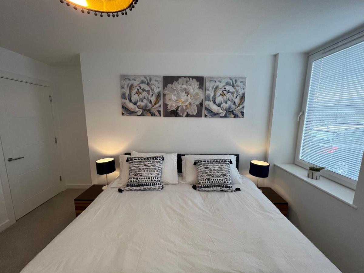 Modern 2 Bedroom Apt Sleeps 6 - Near Gloucester Eksteriør bilde